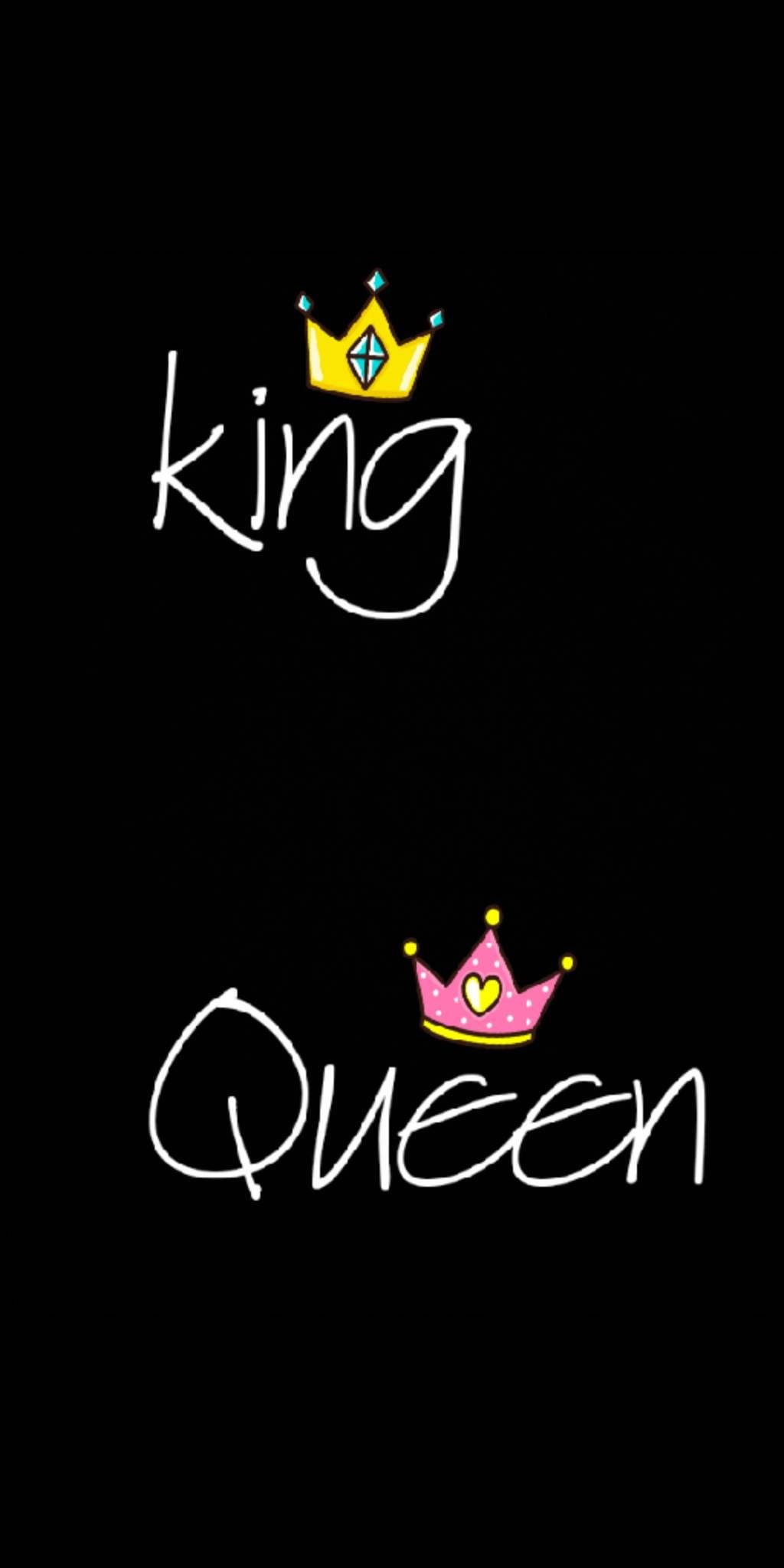 Black Queen 桌布 壁紙 — 黑色背景上，白色字體寫著「king」和「queen」，每個字上方都有一個色彩繽紛的皇冠。