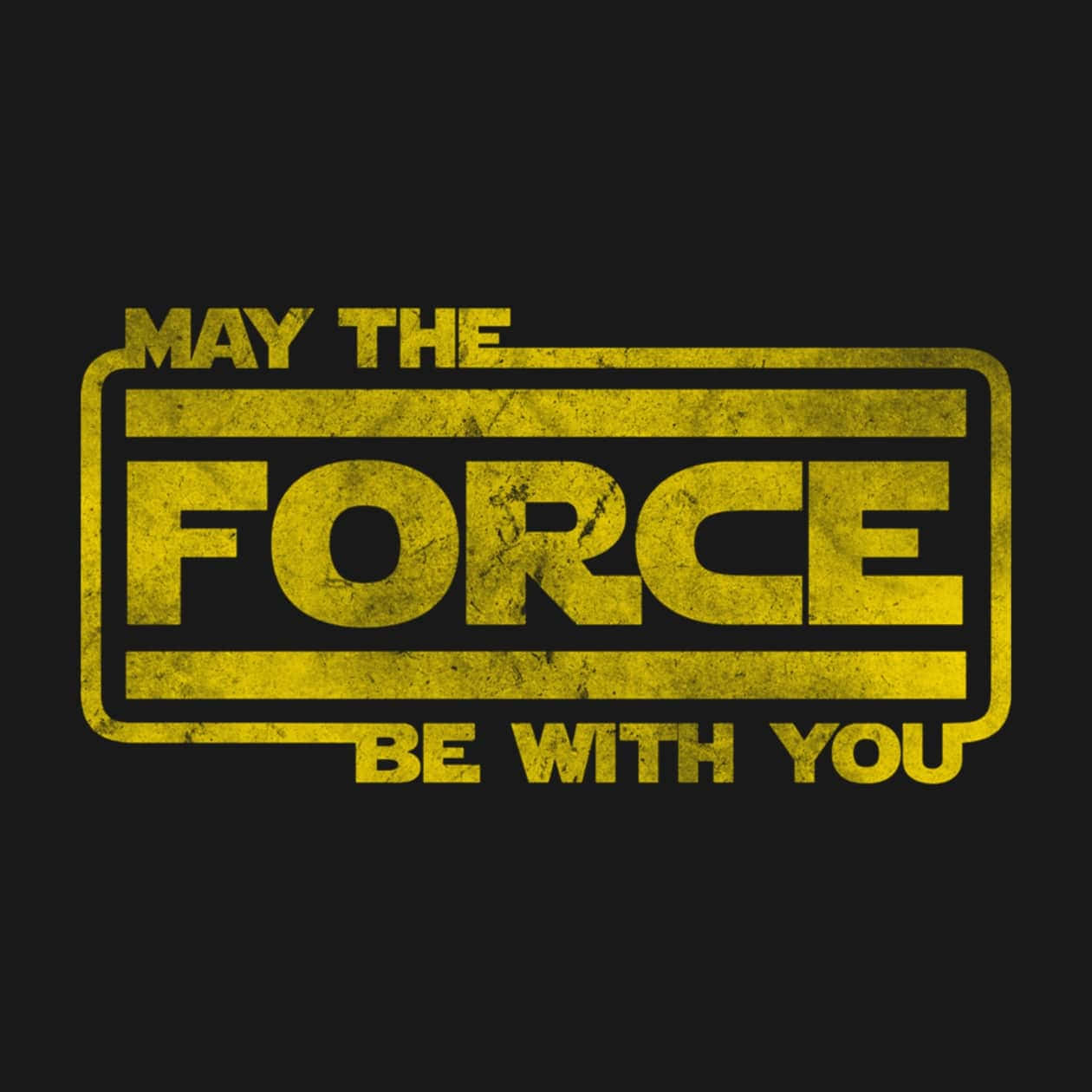 May The Force Be With You 桌布 壁紙 — 黑色背景上以磨損字體呈現的粗體黃色「願原力與你同在」文字。