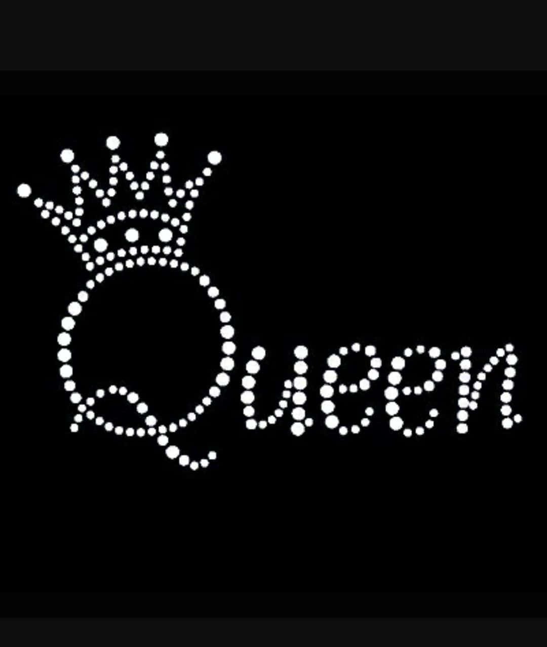 黑色背景上寫有Queen字樣 壁紙