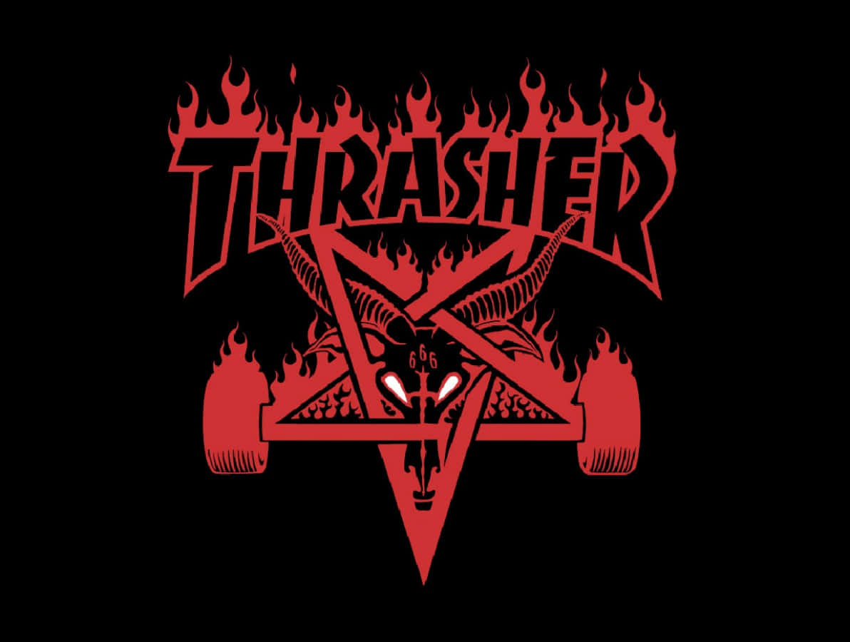 Thrash Skateboarding 壁紙 — 黑色背景上帶有火焰文字和惡魔頭骨的紅色Thrasher標誌。