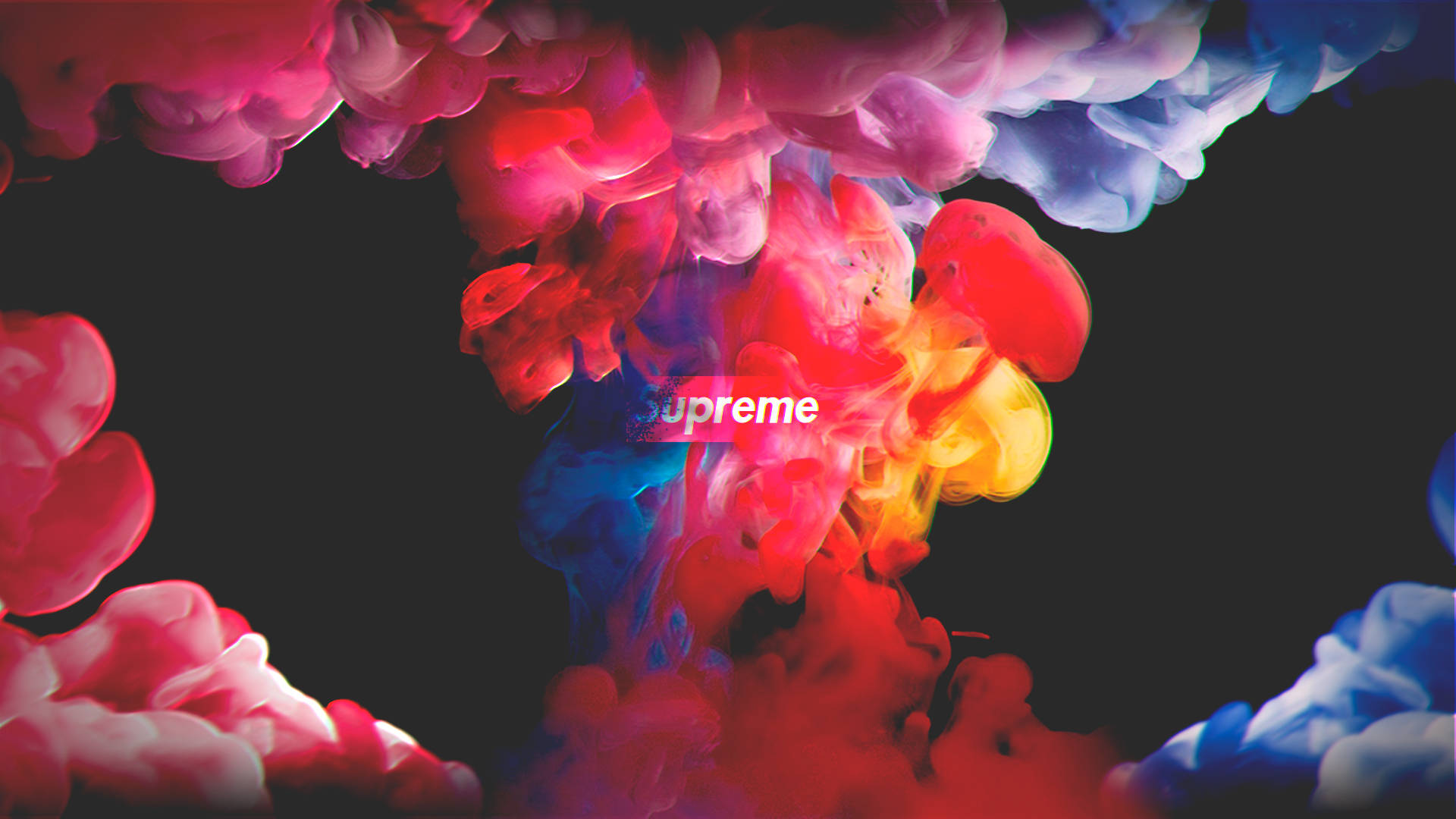 黑色背景上的 Supreme 標誌與彩色煙霧 壁紙 — 鮮豔的紅色、藍色和黃色墨水漩渦在黑色背景上爆炸，中央有一個白色的 supreme 標誌。
