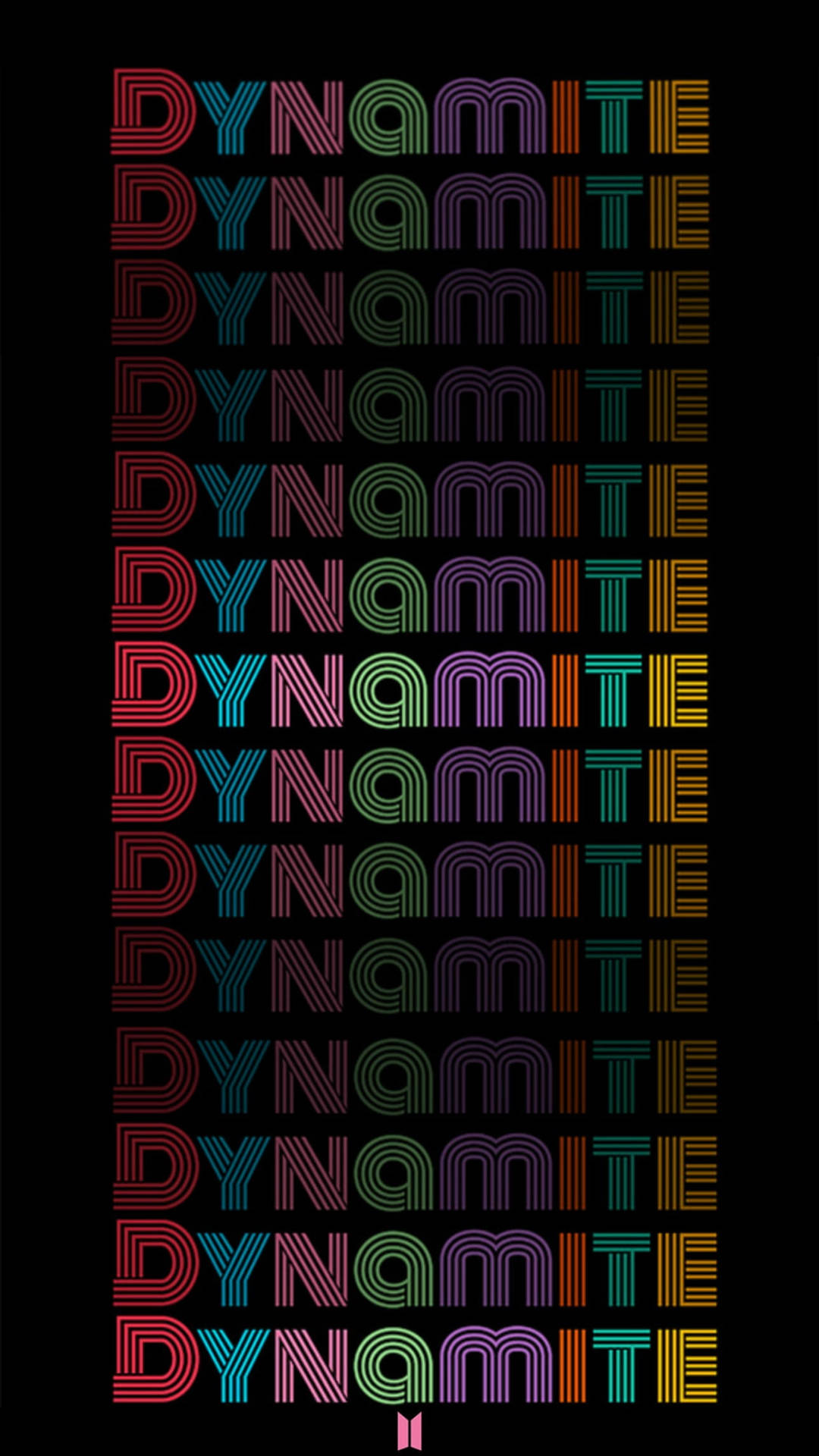 垂直彩虹文字喺黑色背景上重複「DYNAMITE」