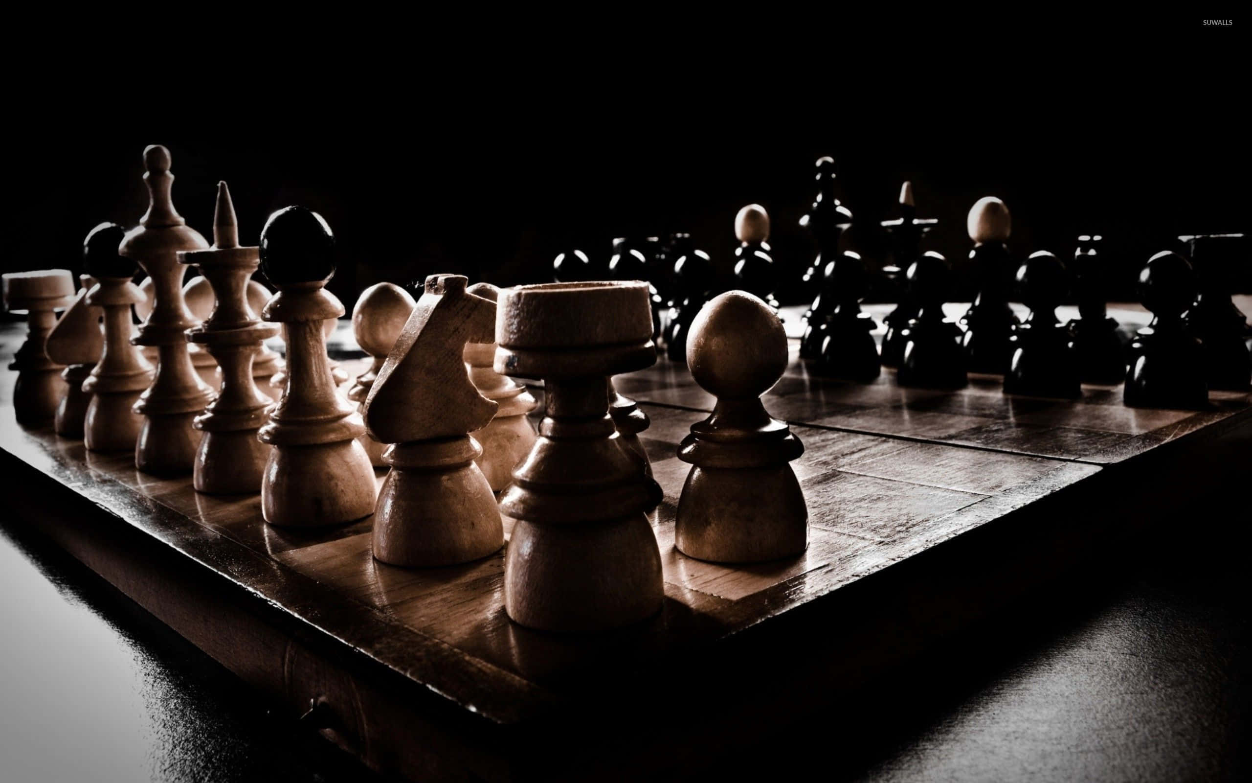 黑色背景上的國際象棋棋子 壁紙