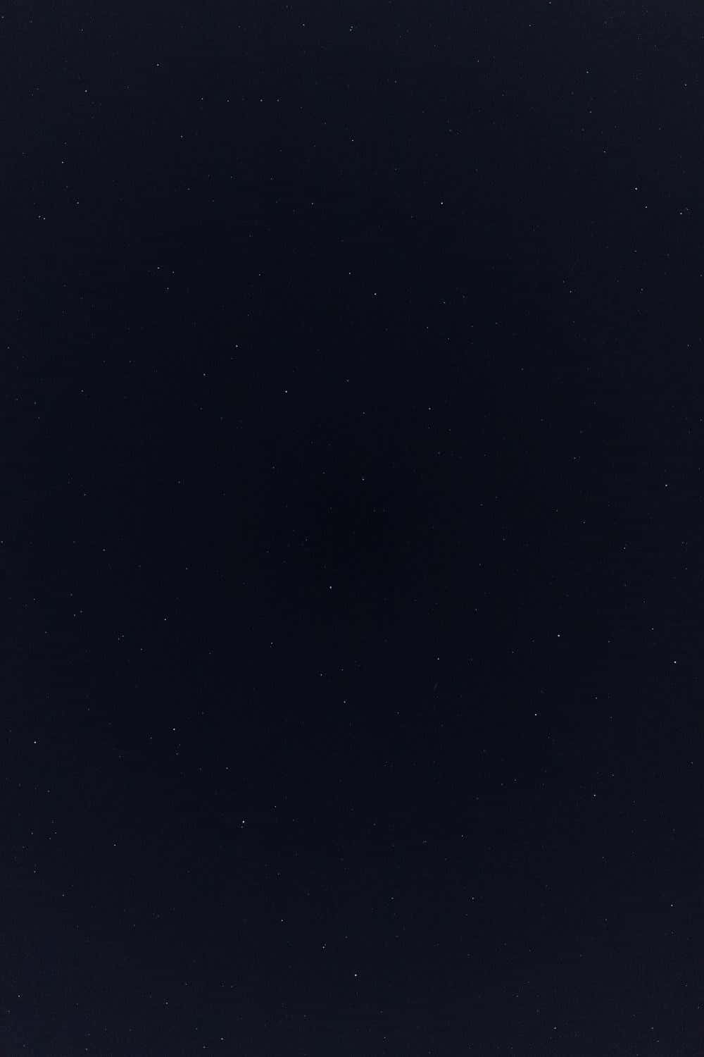 黑色背景上的星空 壁紙