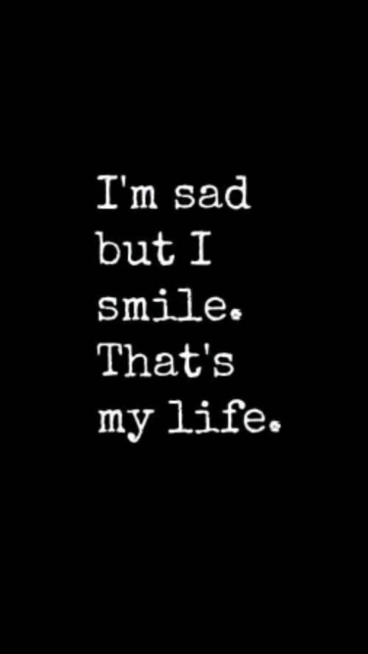 Lonely Quotes 桌布 壁紙 — 黑色背景上的白色文字寫著「我很傷心，但我微笑。這就是我的生活。」