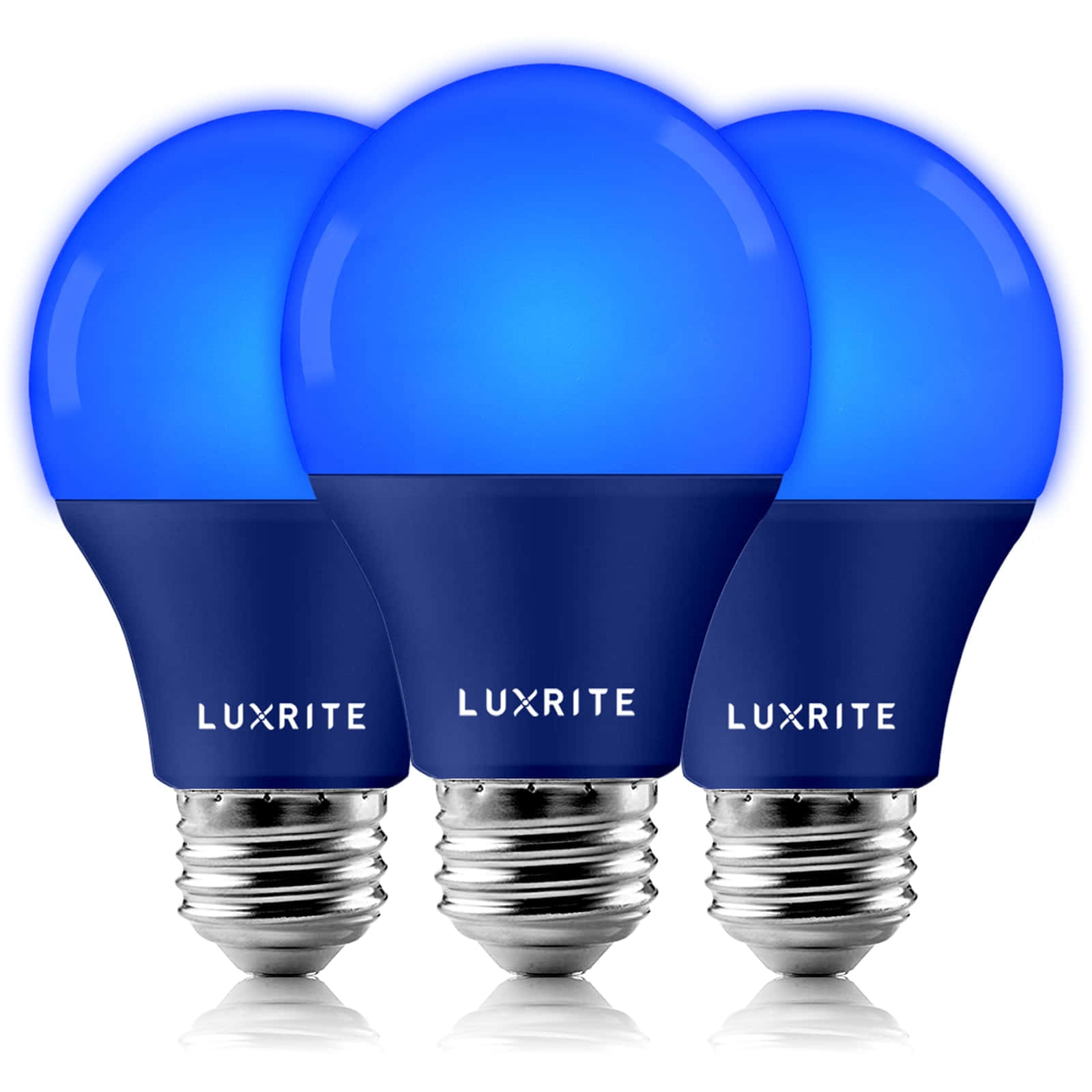 黑色背景上的絢麗藍光圖案 壁紙 — 三顆發光的藍色Luxrite LED燈泡，帶金屬底座，整齊排列在一行，背景為潔白無瑕的白色。