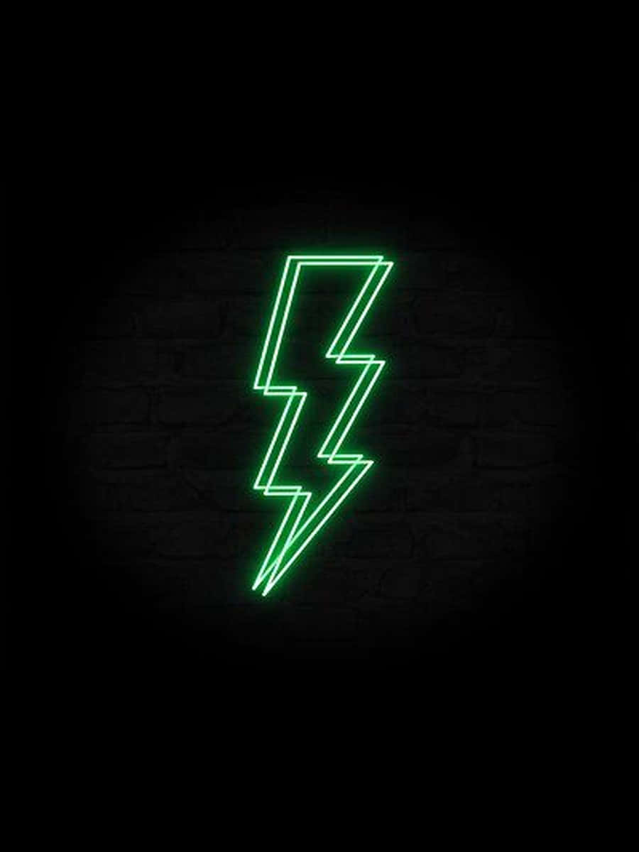 黑暗磚牆上的綠色霓虹閃電。