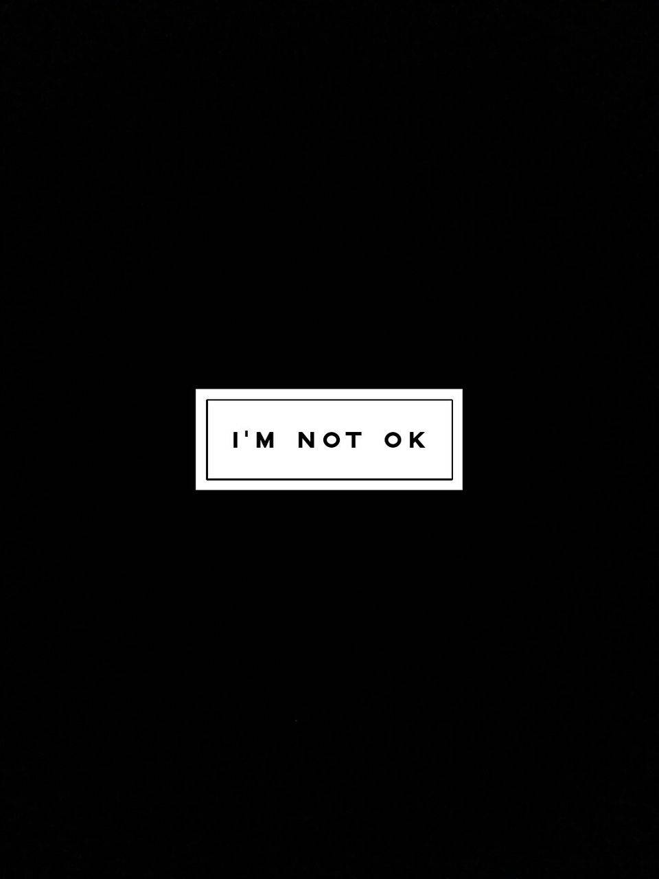 黑色背景，帶有包含文字「I'M NOT OK」的白色矩形