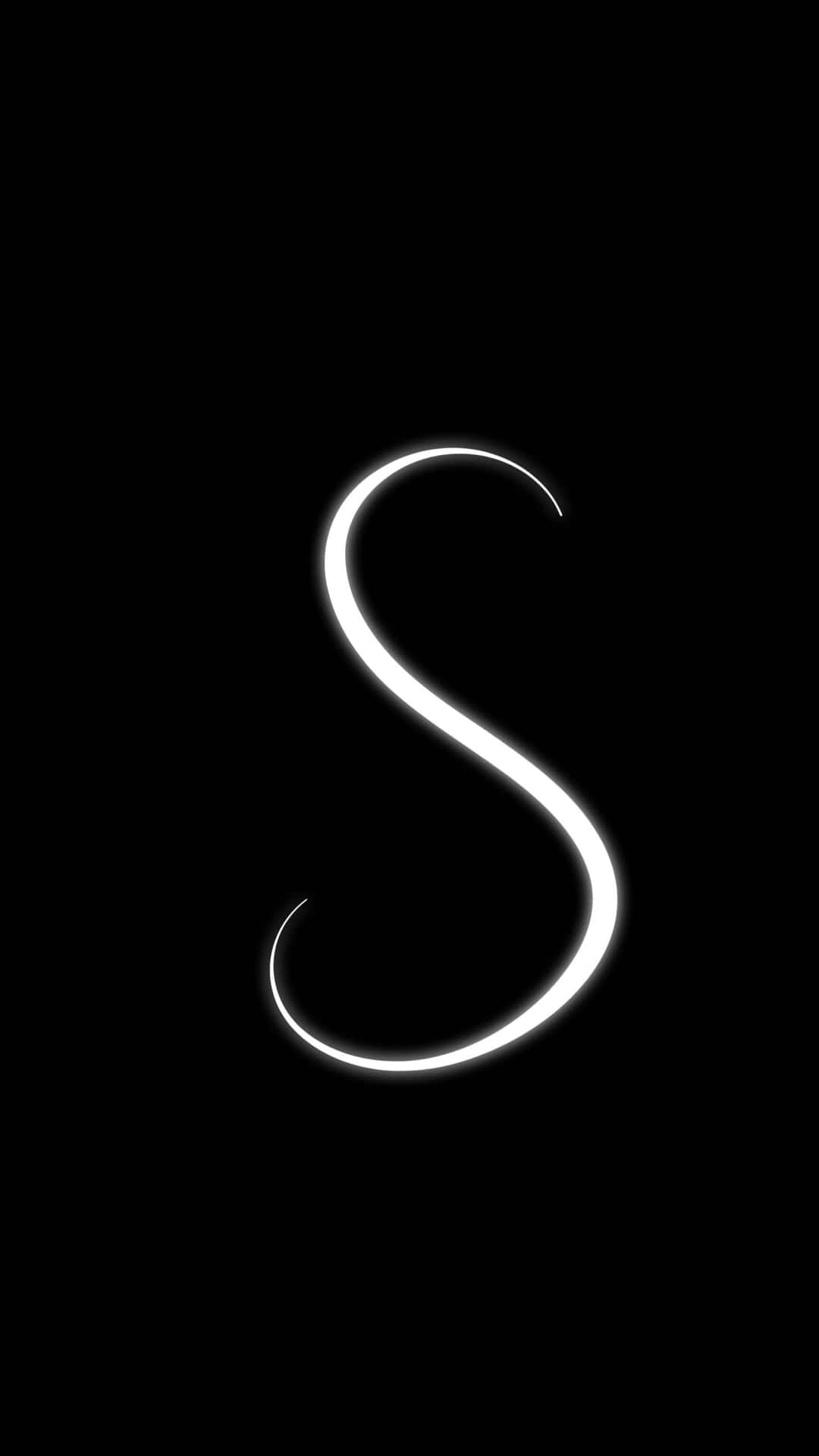 黑色背景發光S字 壁紙 — 一個發光的白色風格化字母S在純黑色背景上優雅地彎曲。