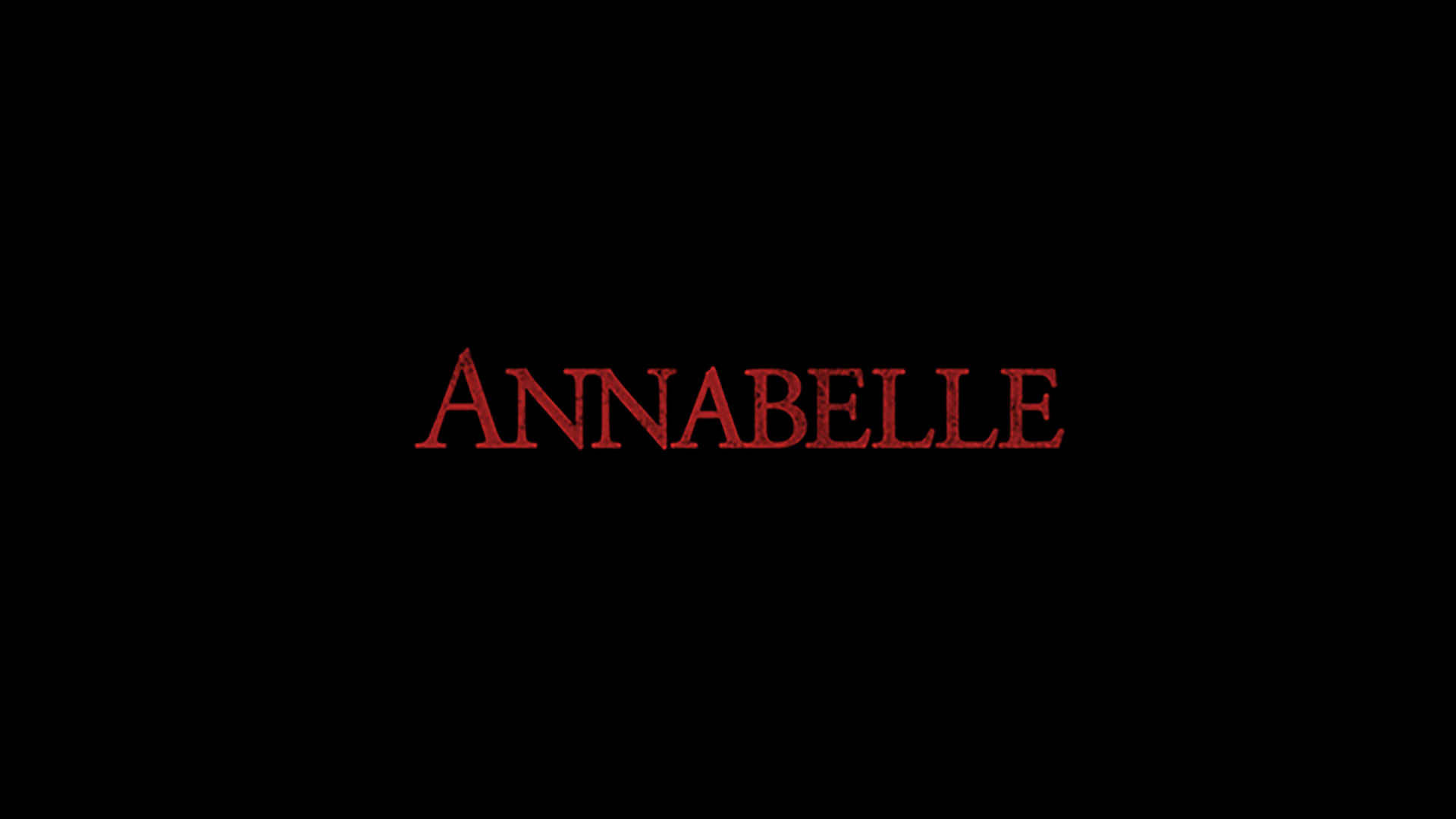 黑色背景紅字「安娜貝爾」 壁紙 — 「Annabelle」呢個字喺漆黑背景上發出血紅色嘅光。