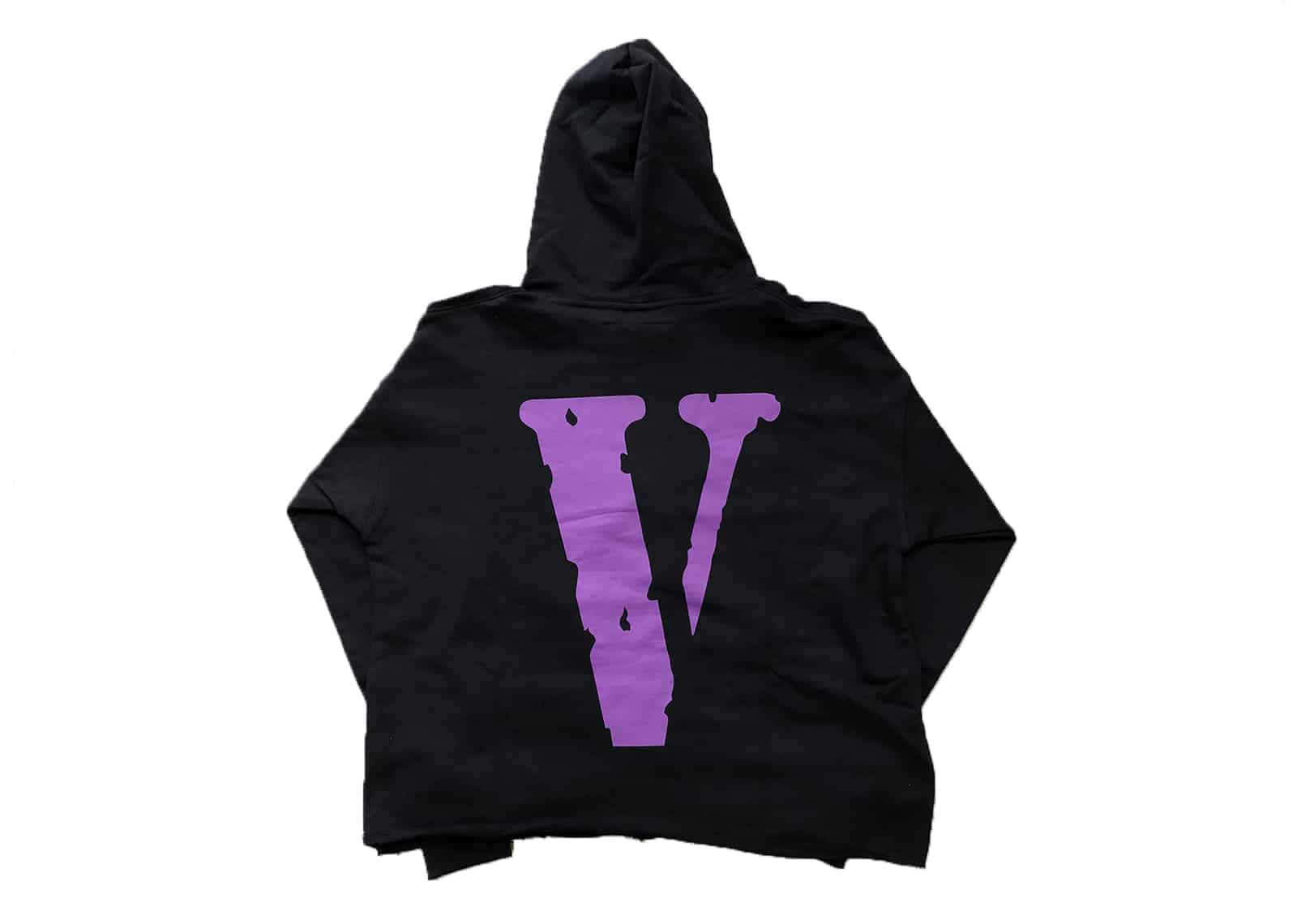 Vlone 桌布 壁紙 — 黑色連帽衫，背面有一個大型磨損的紫色V標誌，背景為白色。