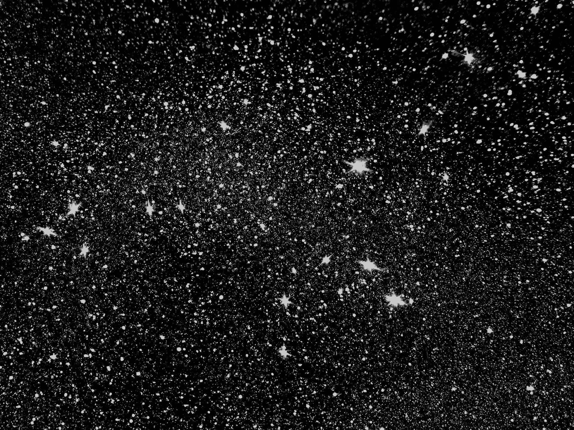 佈滿無數閃爍星星的星空夜空，背景是黑色虛空。