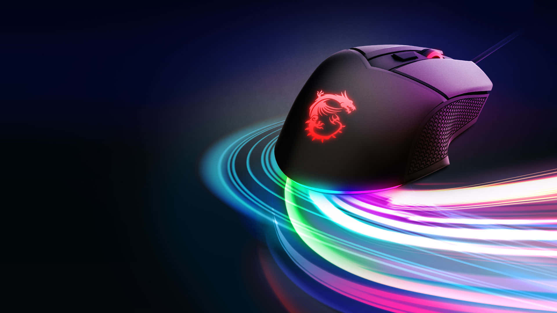Gaming Mouse 桌布 壁紙 — 黑色電競滑鼠帶有發光紅色龍標誌，在深色背景上動態旋轉，伴隨鮮豔的彩虹運動軌跡。