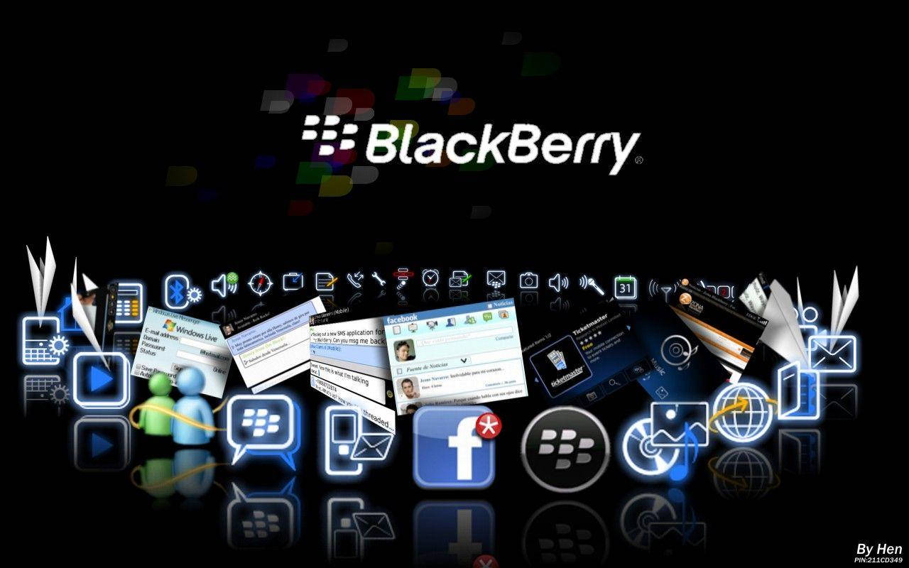 黑莓手機應用程式 壁紙 — BlackBerry 標誌漂浮在一個由發光應用程式圖標和社交媒體介面組成的動態拼貼畫之上，背景為深色反光表面。