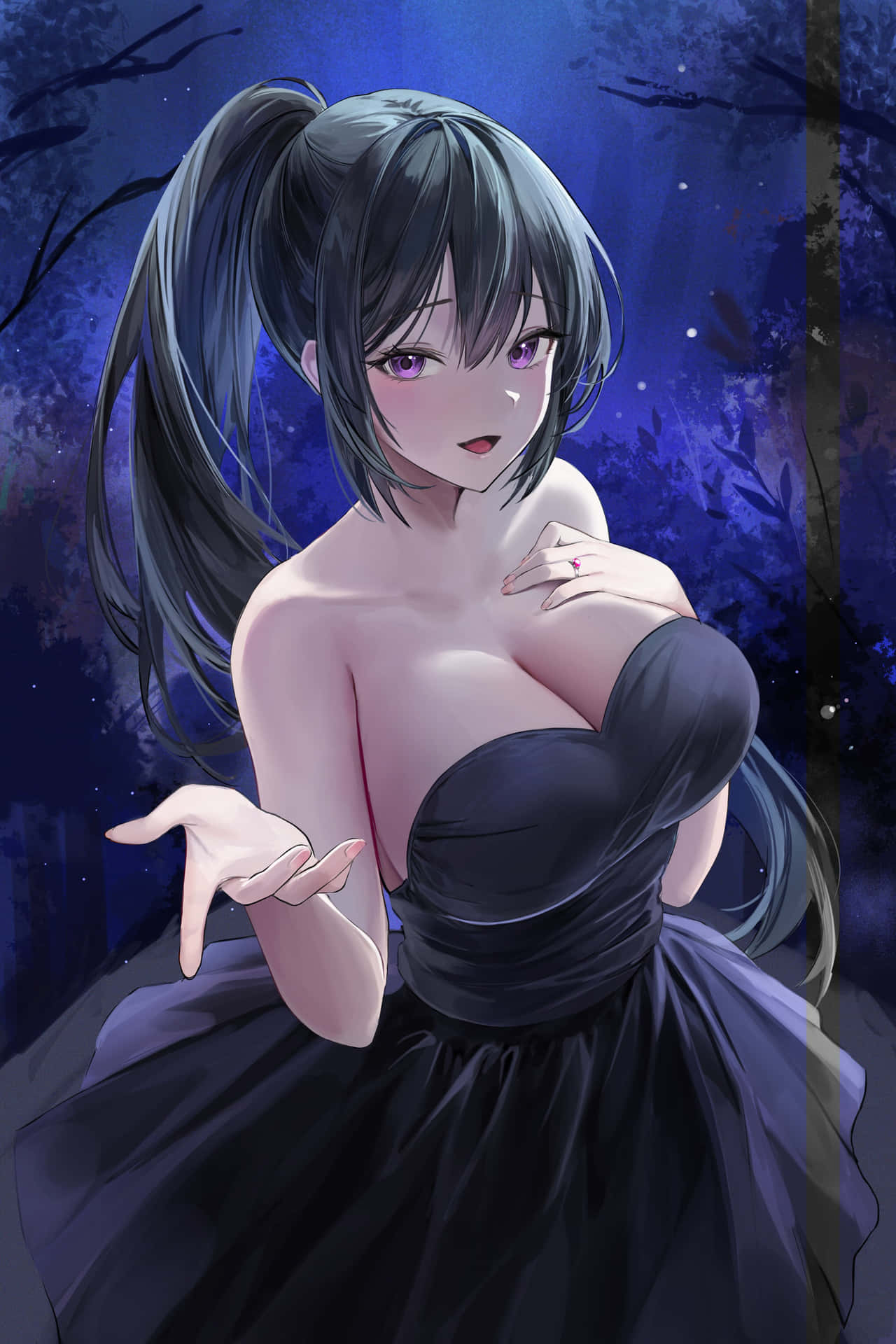 黑發動漫女孩穿黑色連衣裙在星空下擺姿勢。