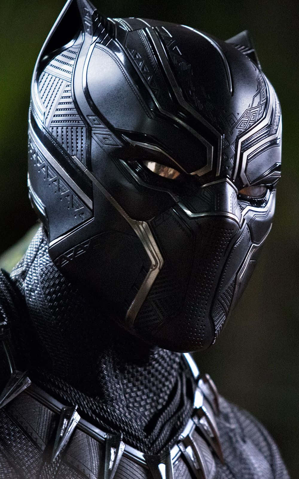 Vibranium 桌布 壁紙 — 黑豹時尚黑色裝甲面具的特寫，帶有發光的眼睛和複雜的幾何圖案。