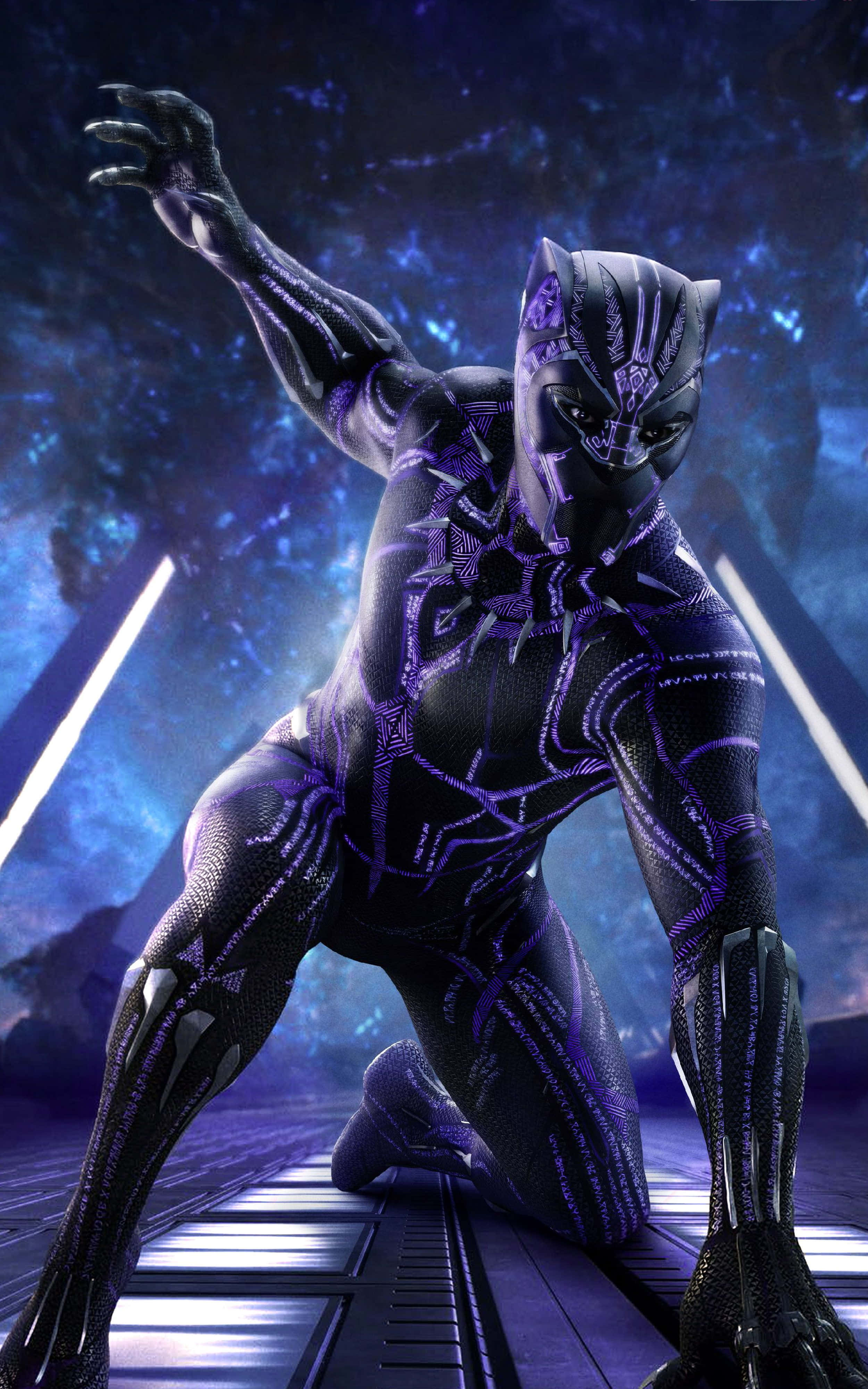 Vibranium 桌布 壁紙 — 黑豹穿著時尚的黑色和紫色套裝，在帶有發光白色光束的宇宙藍色星場中強力蹲伏。
