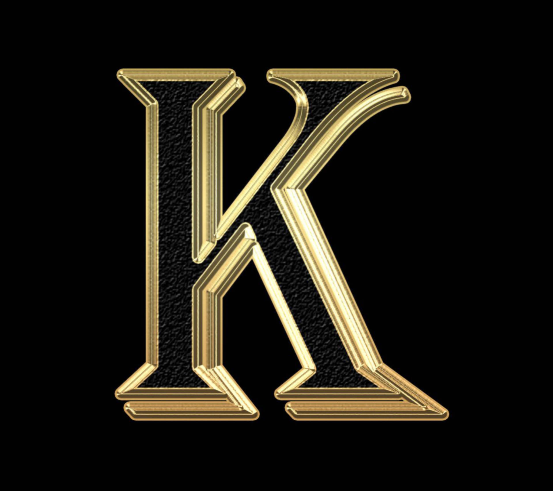 金色字母K，帶黑色紋理填充，在黑色背景上。