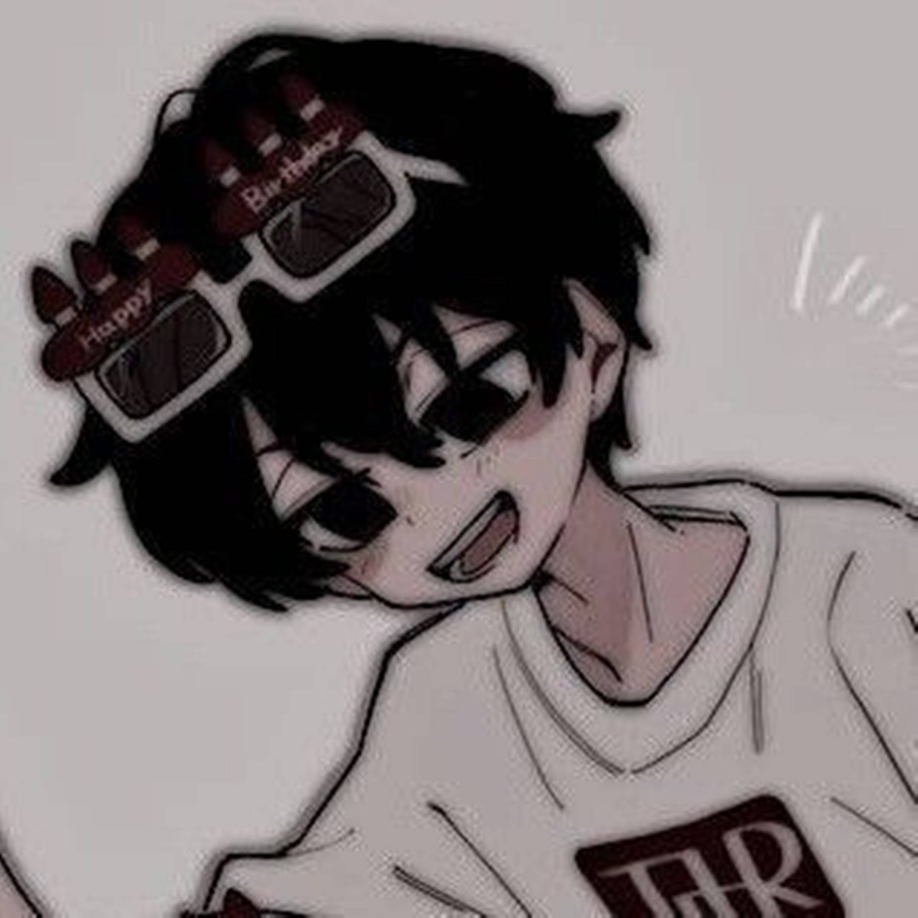 suicideboys 桌布 壁紙 — 黑髮動漫男孩頭戴太陽眼鏡，穿著帶有紅色標誌的白色T恤微笑。