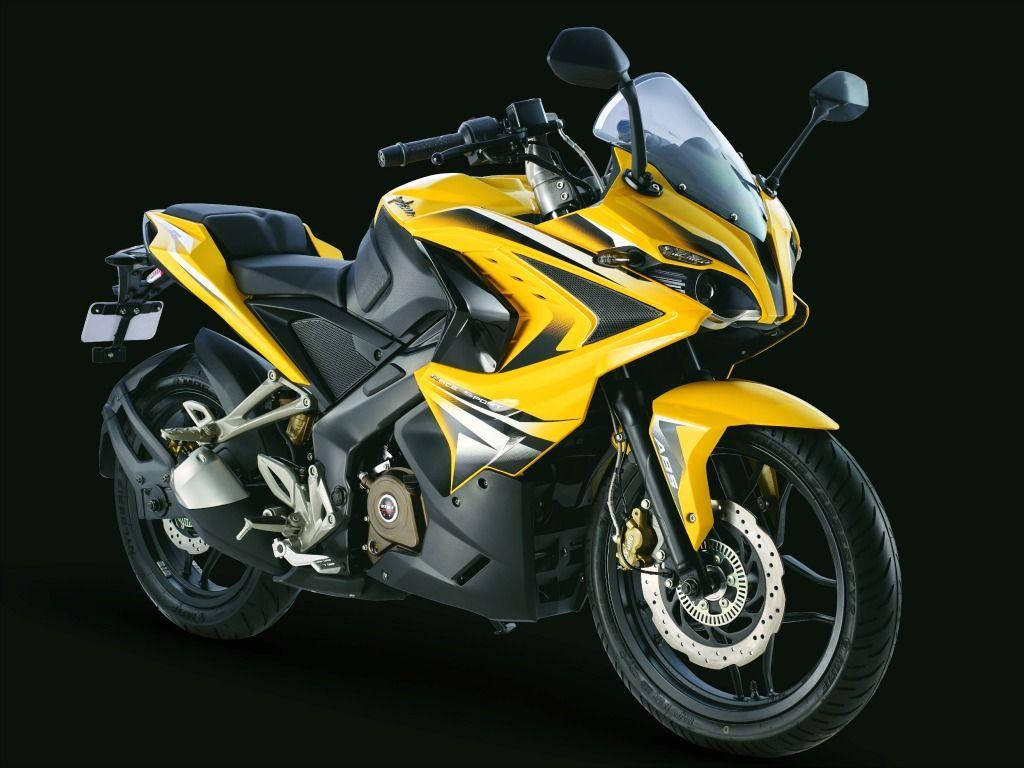 黃黑配色運動電單車，造型激進，鍍鉻細節。