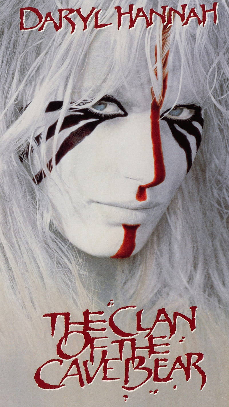《The Clan of the Cave Bear》電影海報中，Daryl Hannah 臉上塗有白色顏料和紅色條紋。