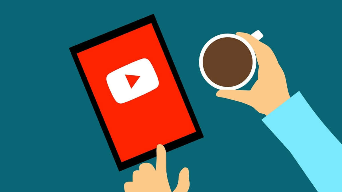 手拿帶有 YouTube 標誌的平板電腦和咖啡杯，背景為青綠色。 — 平板電腦 壁紙
