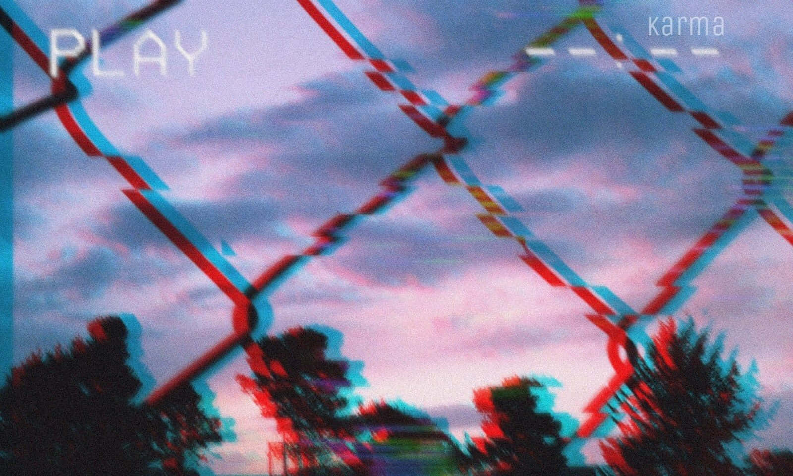 鐵絲網上的故障效果，黃昏天空，樹木，文字 play karma