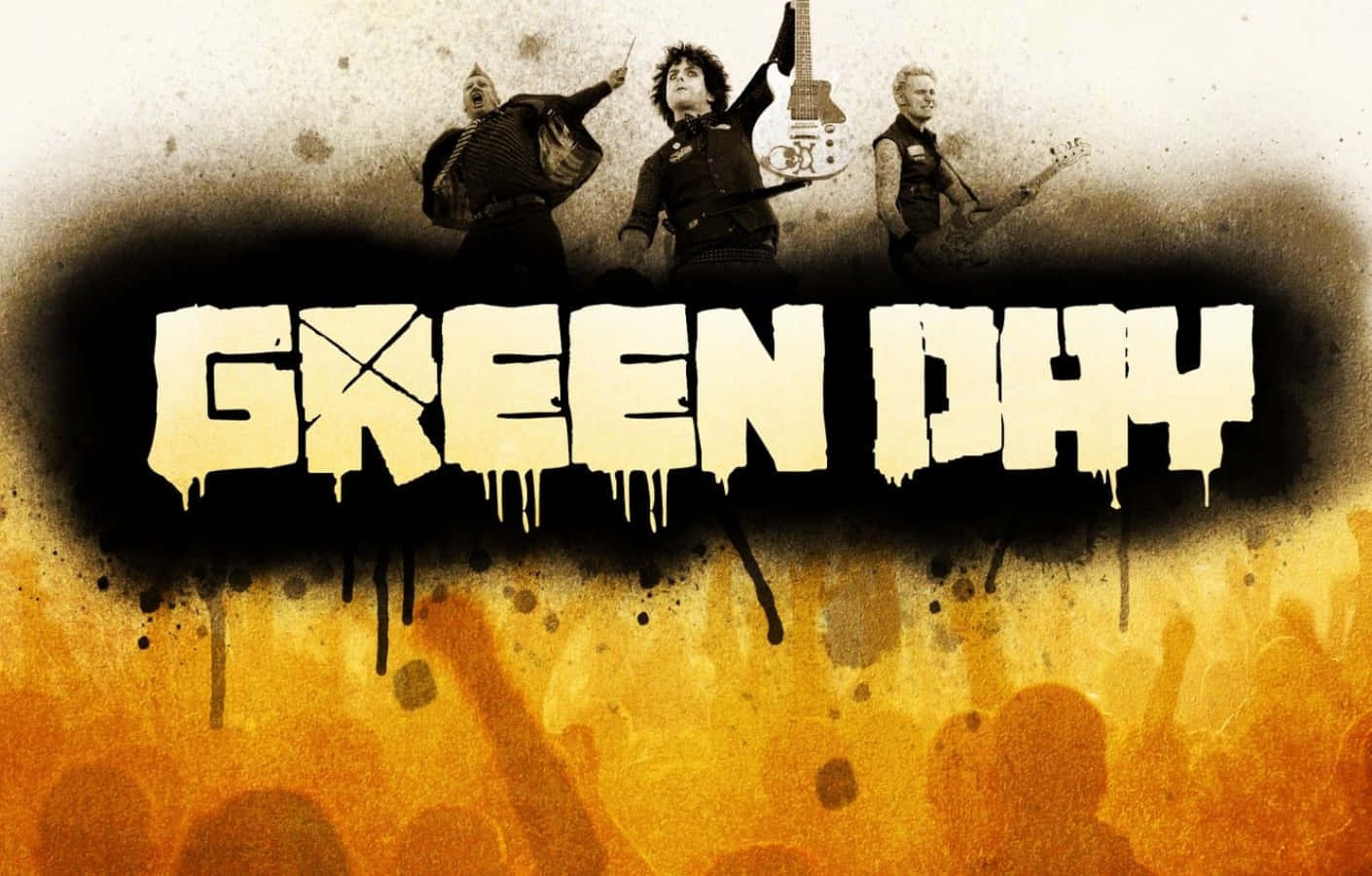 Green Day 樂隊成員與群眾剪影和滴落文字一起表演。