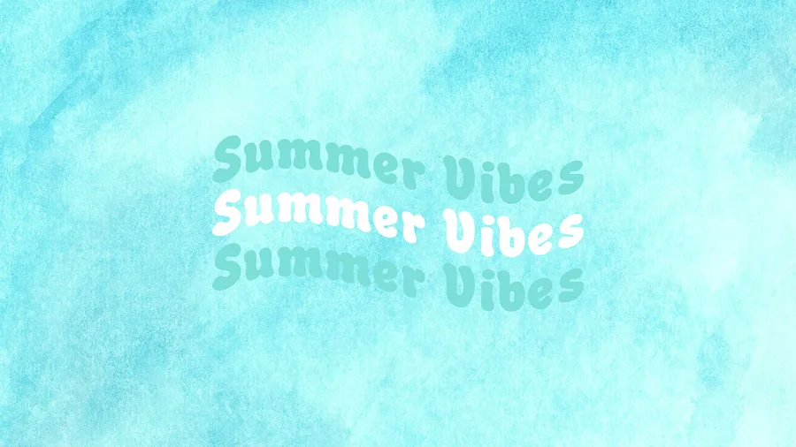 在帶有紋理的綠松石水彩背景上,以白色和青綠色顯示 Summer Vibes 文字。