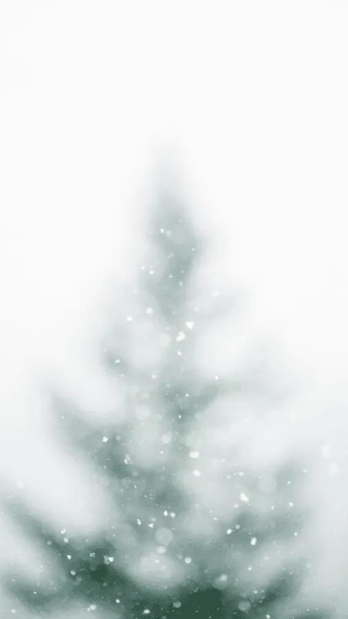 一棵被雪覆蓋的常青樹在冬日風景中,雪花飄落。