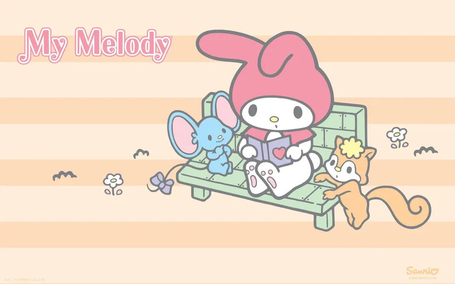 My Melody 與動物朋友在長椅上閱讀書籍,背景為條紋。