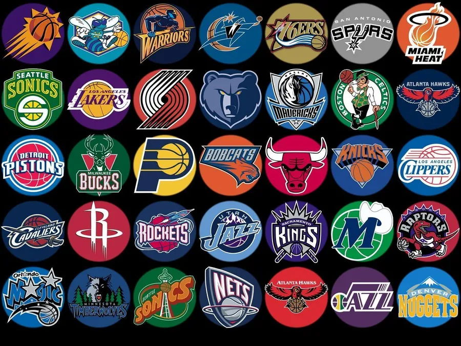黑色背景上以網格排列的NBA球隊標誌集合。