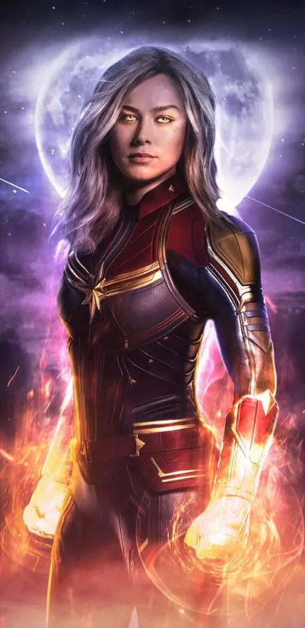 Captain Marvel 在繁星宇宙背景下散發能量光芒。