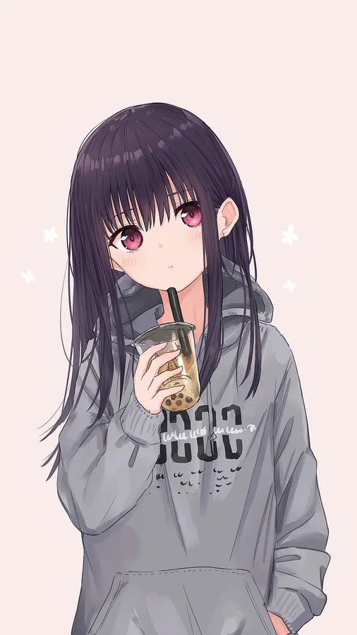 紫色頭髮的動漫女孩穿著灰色連帽衫啜飲泡泡茶。