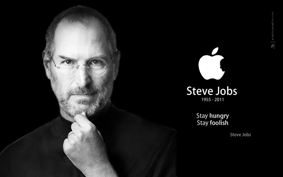 史蒂夫·喬布斯肖像,帶有 Apple 標誌和引言,背景為黑色。