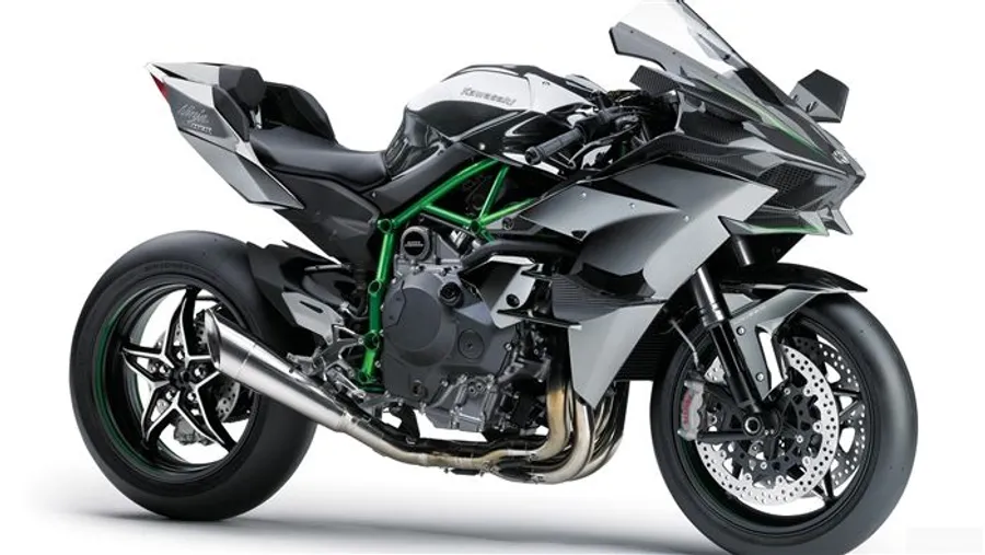 時尚的銀綠色Kawasaki運動摩托車,帶有外露引擎。
