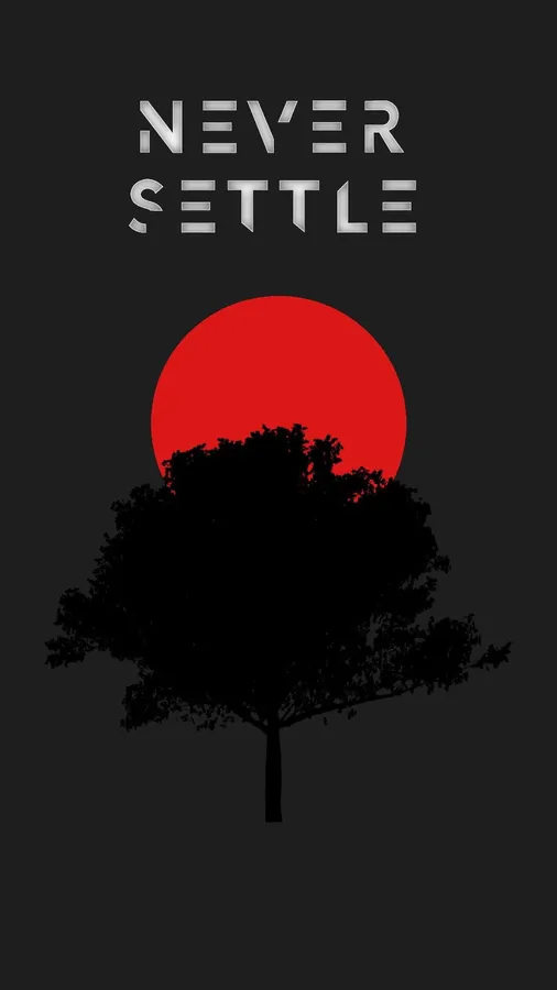 深灰色背景上的黑色樹影,一輪紅日,上方有「NEVER SETTLE」文字。