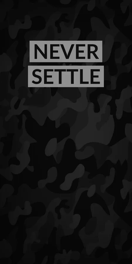 黑色迷彩壁紙,帶有灰色文字框,寫著 never settle。