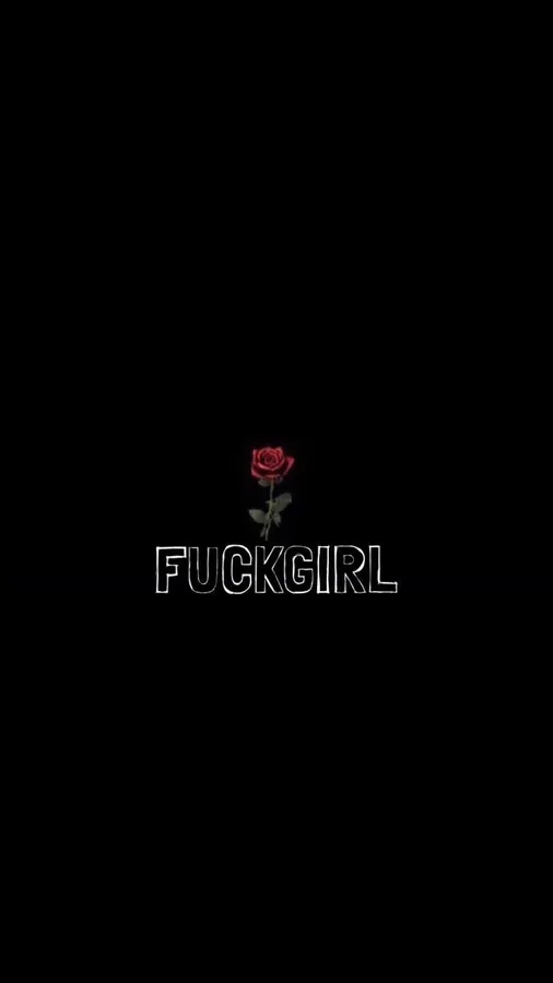 一朵紅玫瑰,下方有fuckgirl字樣,背景為黑色。
