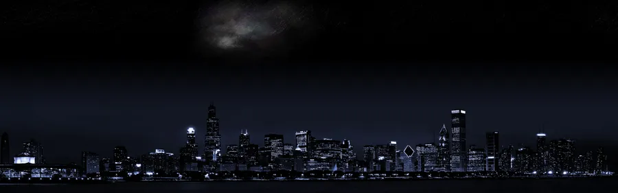 夜晚城市天際線,上方可見銀河