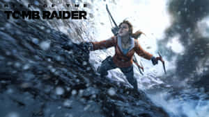Lara Croft喺暴風雪中用冰斧同弓爬上積雪嘅懸崖。