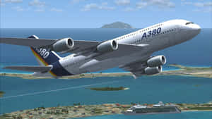 空中巴士A380飛越海洋，下方有郵輪和島嶼。