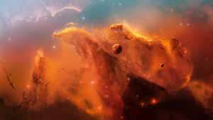發光的橙色和紅色星雲，兩顆行星漂浮在星星之間。