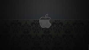 Apple標誌在深色網格和錦緞牆紙背景上。