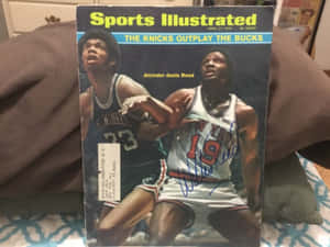 簽名嘅復古Sports Illustrated雜誌封面， featuring 籃球運動員Alcindor同Reed。