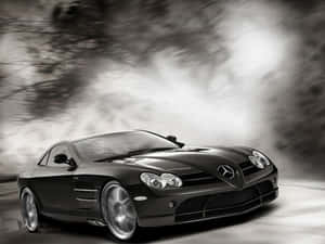 黑色 Mercedes-Benz SLR McLaren 以動態模糊和煙霧效果疾馳。 — 麥拿侖 GIF 壁紙
