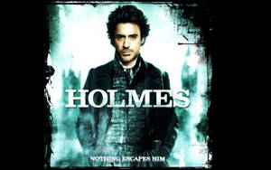 一個穿著深色外套的男人，上面有文字 HOLMES 和 NOTHING ESCAPES HIM。