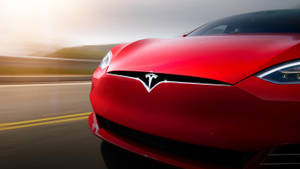 紅色Tesla汽車在金色日落時分在高速公路上疾馳 — Tesla GIF 壁紙