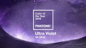 Pantone Ultra Violet 色板在繁星點點的紫色宇宙背景上。