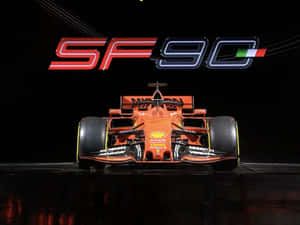 橙色一級方程式賽車SF90在舞台上，上方有發光標誌。